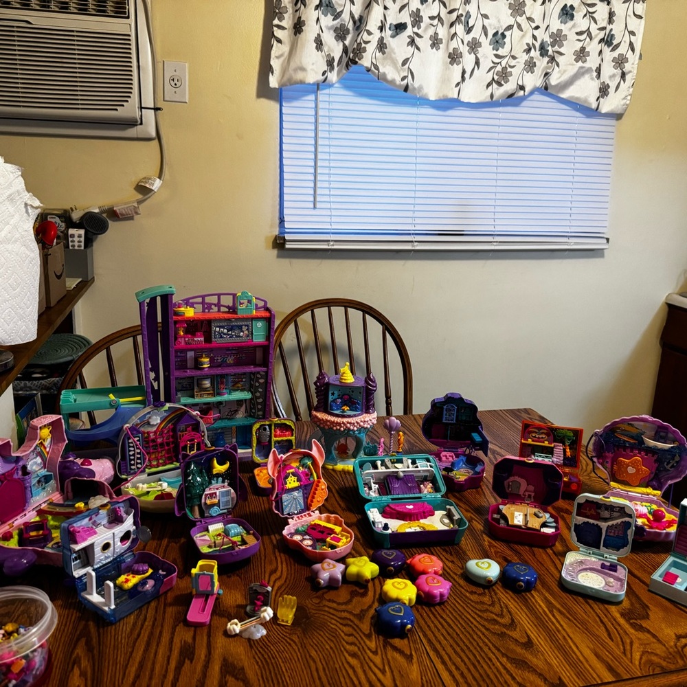 Polly pocket mega lot